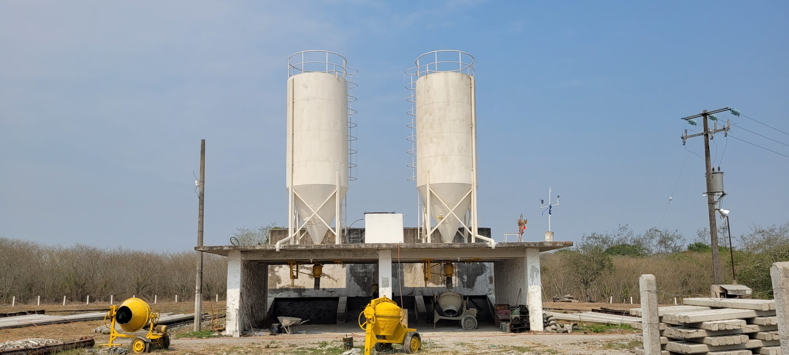 Muretes Prefabricados: La Solución Ideal para la Protección de Medidores y Conexiones Eléctricas